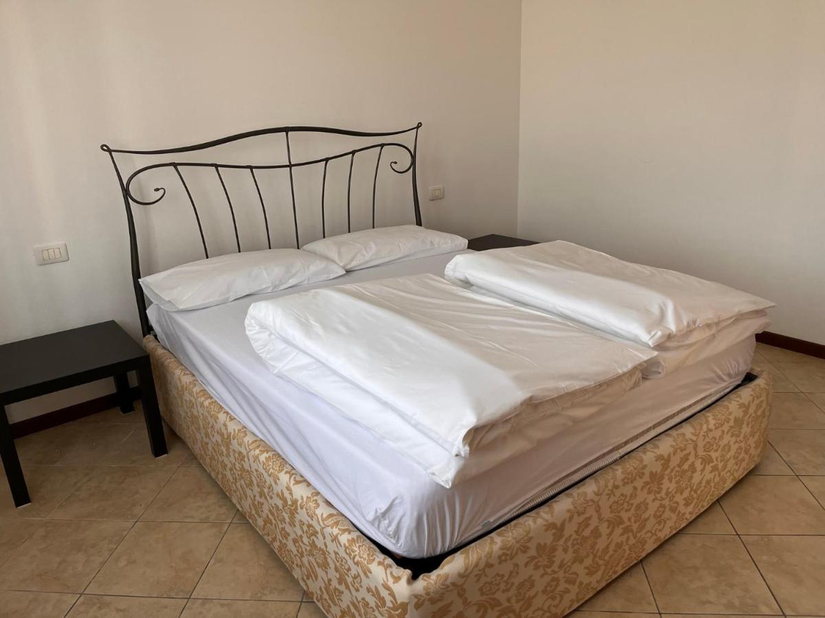 Sebino 11 Appartement Peschiera del Garda Buitenkant foto
