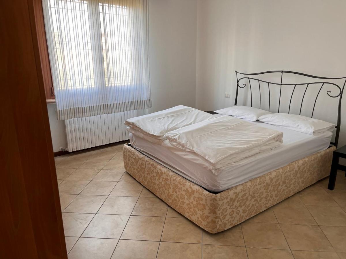 Sebino 11 Appartement Peschiera del Garda Buitenkant foto