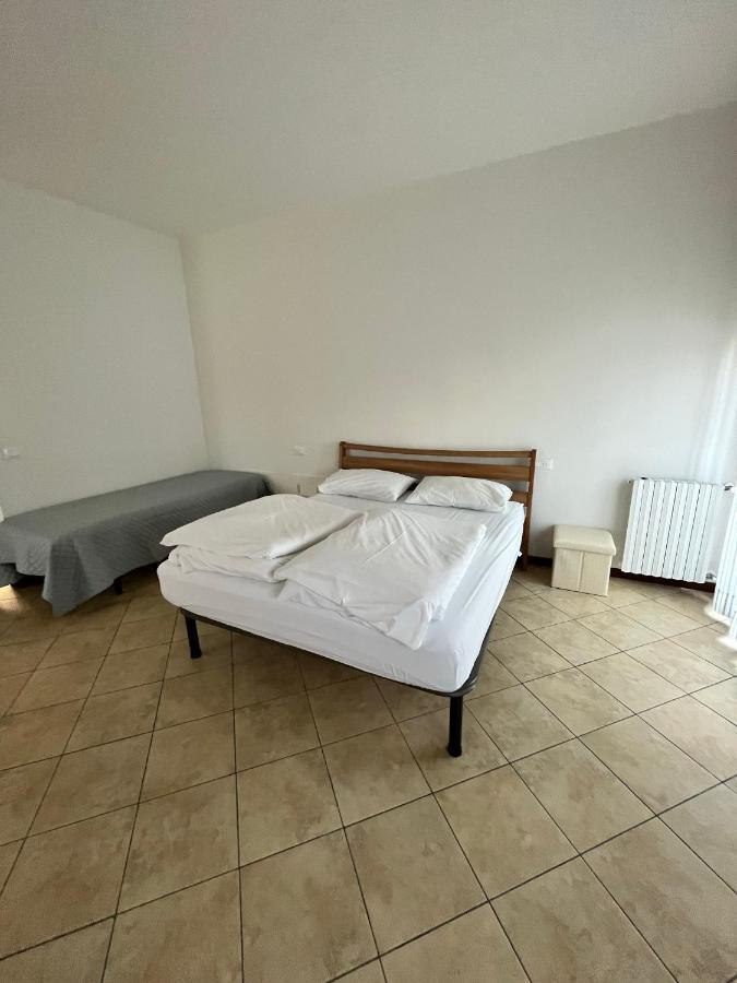 Sebino 11 Appartement Peschiera del Garda Buitenkant foto