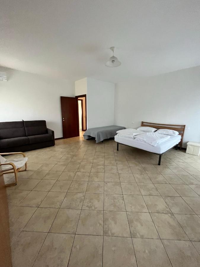 Sebino 11 Appartement Peschiera del Garda Buitenkant foto